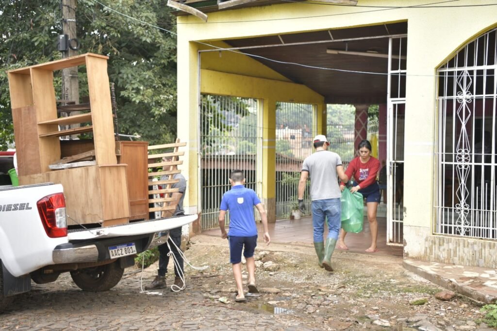 Itaipu atende famílias ribeirinhas afetadas pelas cheias em Ciudad del Este