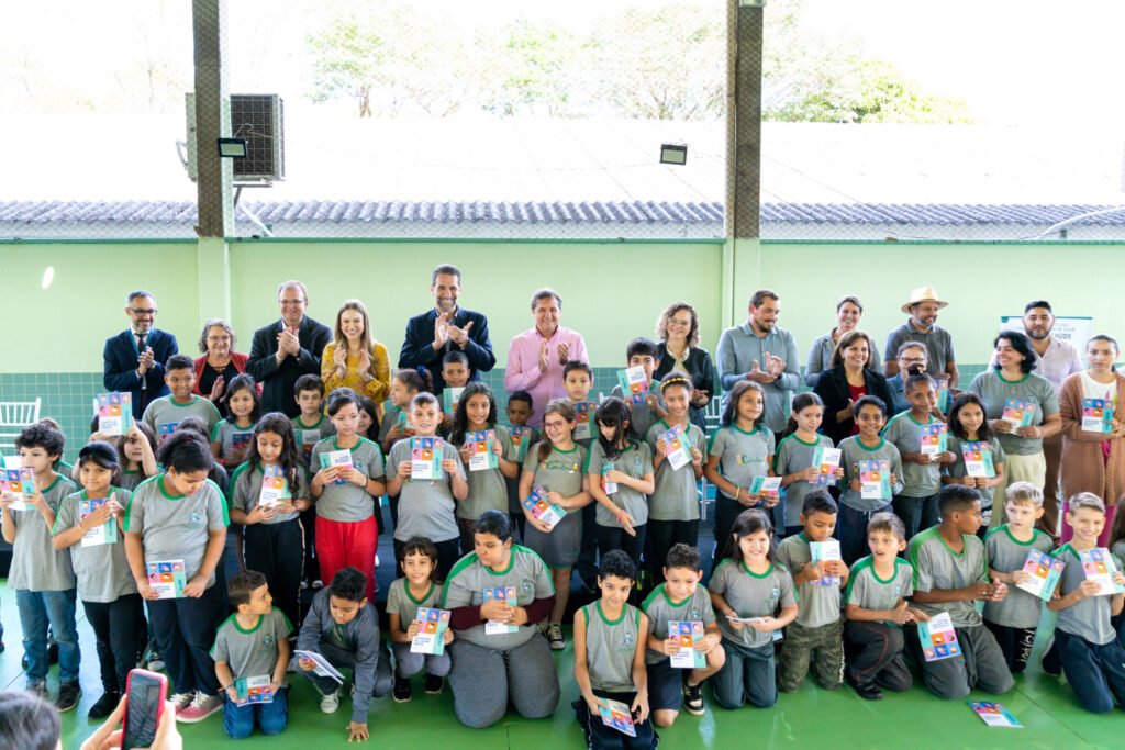 Todos contra a dengue: Campanha de saúde começa pela escola municipal Cora Coralina