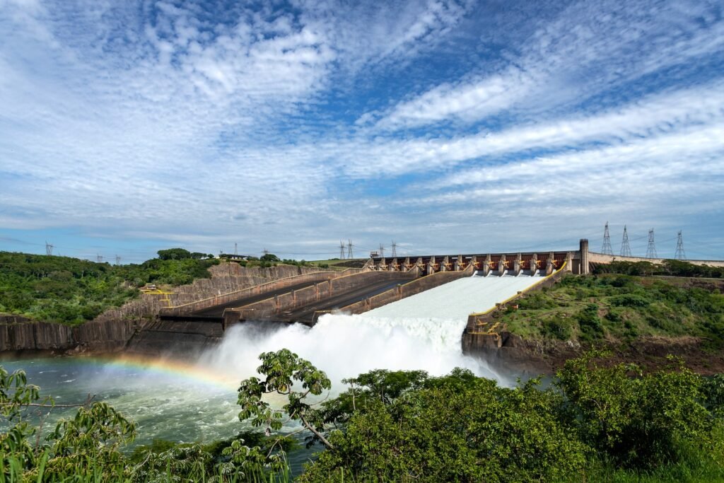 De olho no cinquentenário, Itaipu completa 49 anos nesta quarta-feira (17)