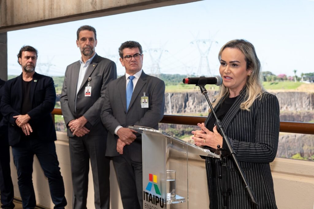 Cerimônia de lançamento contou com a presença da ministra do Turismo, Daniela Carneiro, do presidente da Embratur, Marcelo Freixo, do diretor-geral brasileiro de Itaipu, Enio Verri.
