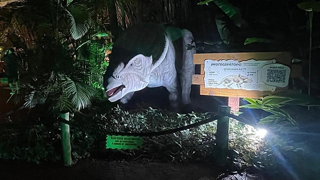 Vale dos Dinossauros agora pode ser visitado à noite 
