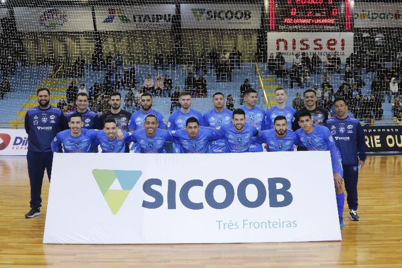 Foz Cataratas Futsal transforma sonhos em oportunidades com apoio do Sicoob 
