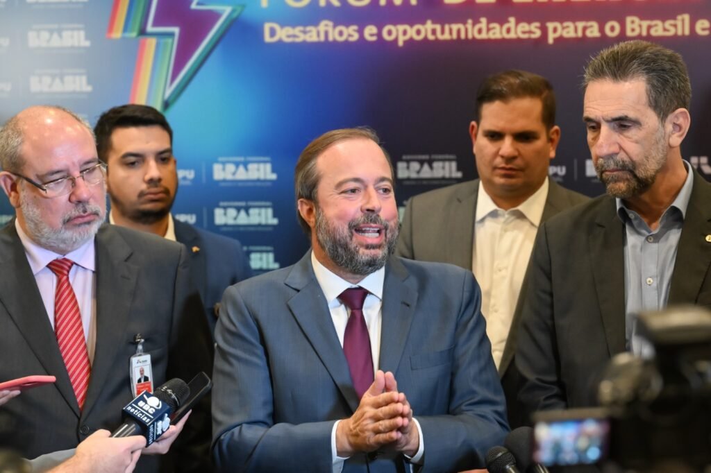 Ministro de Minas e Energia destaca papel de Itaipu na transição energética

