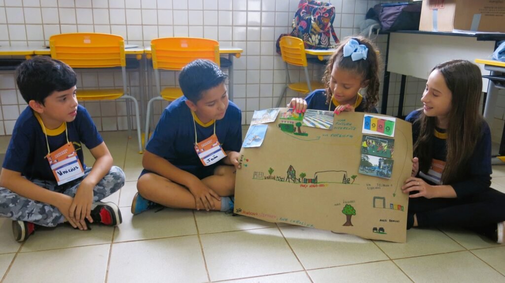 Oficinas de desenho de espaços públicos em Barracão e Bernardo de Irigoyen foram realizadas em março. Na ocasião, crianças defenderam praças mais inclusivas segundo o que imaginam ser melhor para todas as pessoas. Crédito: Bia Paes/ONU-Habitat