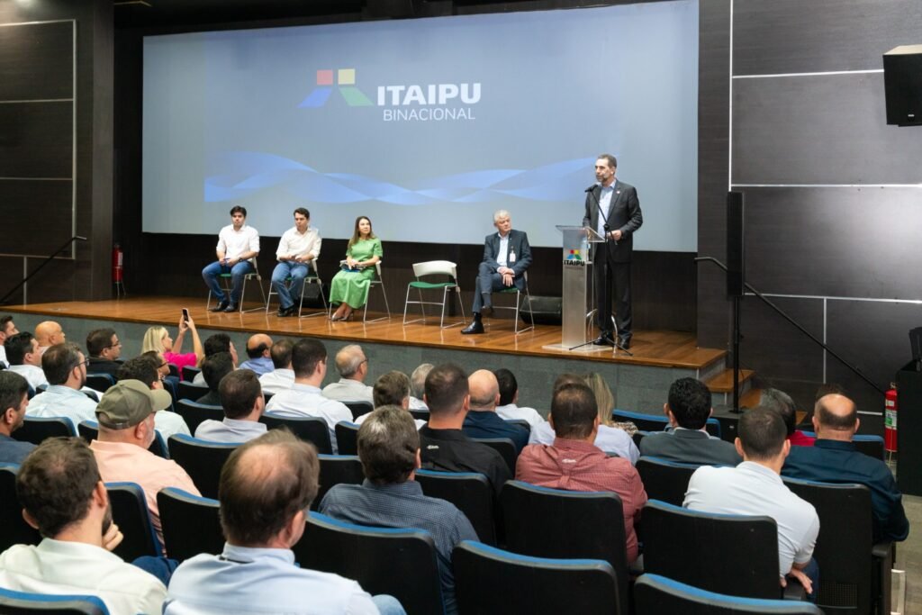 Prefeitos(as) do PR participam de evento de aprofundamento do Itaipu Mais que Energia
