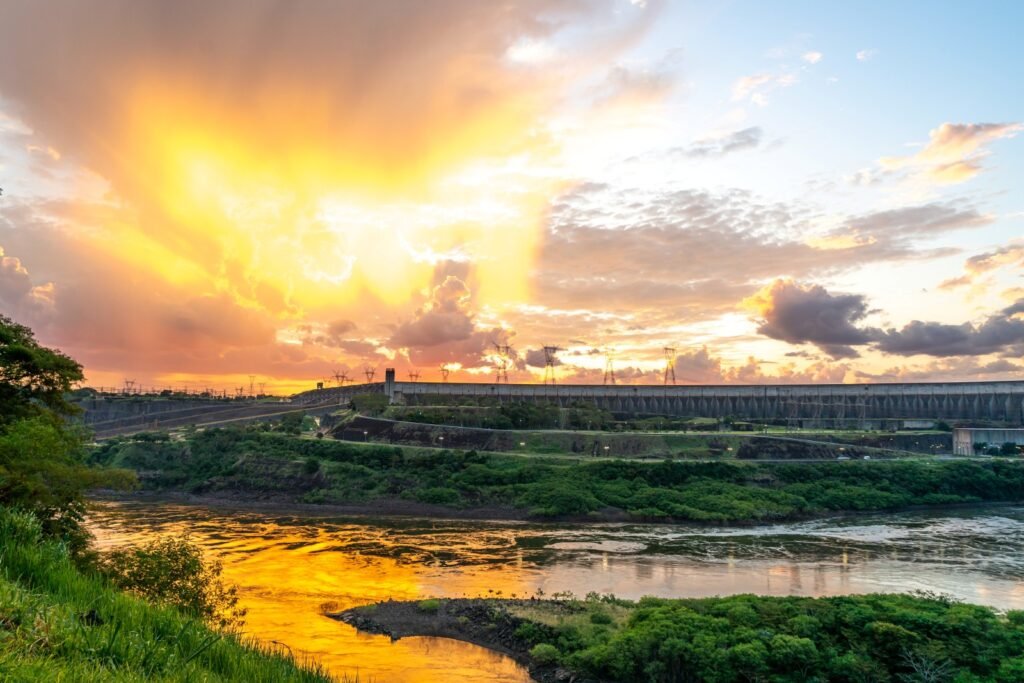 Onda de calor leva Itaipu a bater recorde de produção diária de energia em 2023
