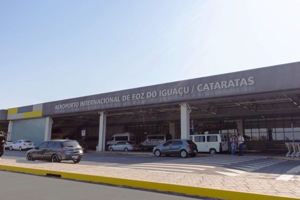 Aeroporto Internacional de Foz do Iguaçu espera mais de 25 mil passageiros durante feriado da Padroeira do Brasil
