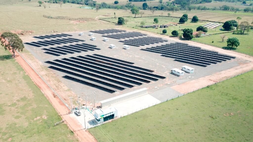 A usina fotovoltaica tem capacidade de gerar energia renovável para mais de 130 agências - foto: Divulgação