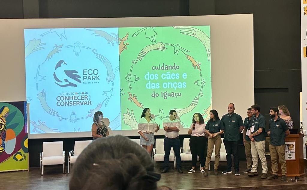 Eco Park e Onças do Iguaçu lançam livro “Cuidando dos Cães e das Onças”