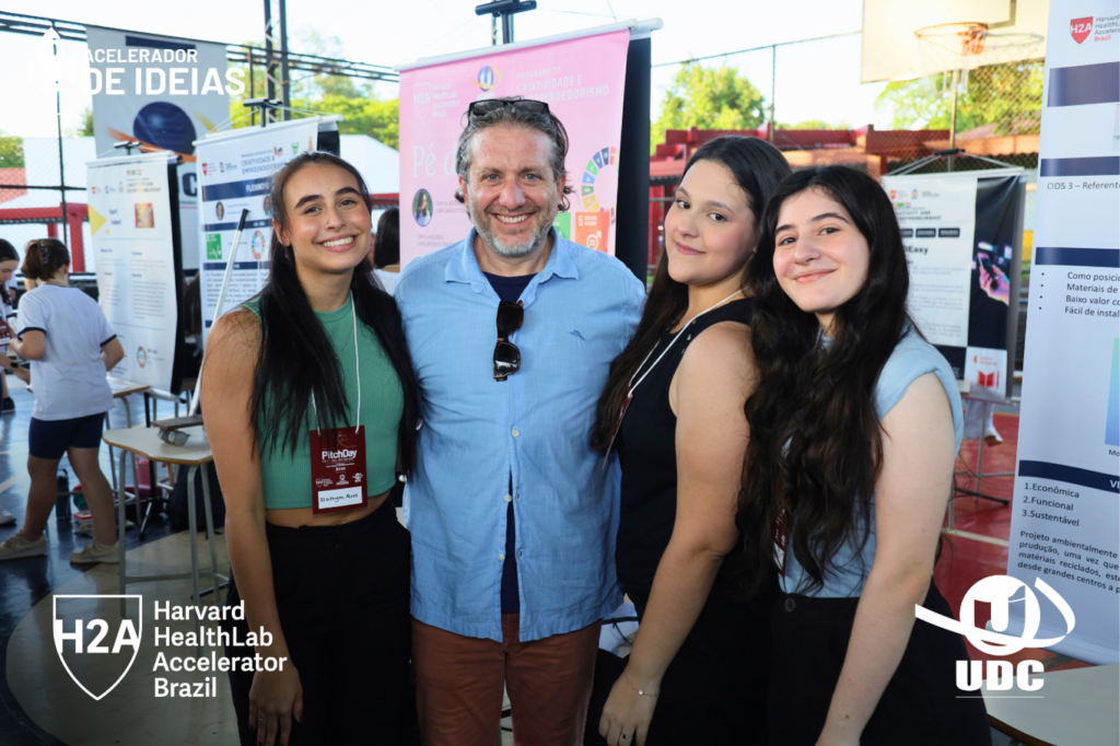 Estudantes da UDC tiveram a oportunidade de mostrar suas ideias aos  visitantes de Harvard.