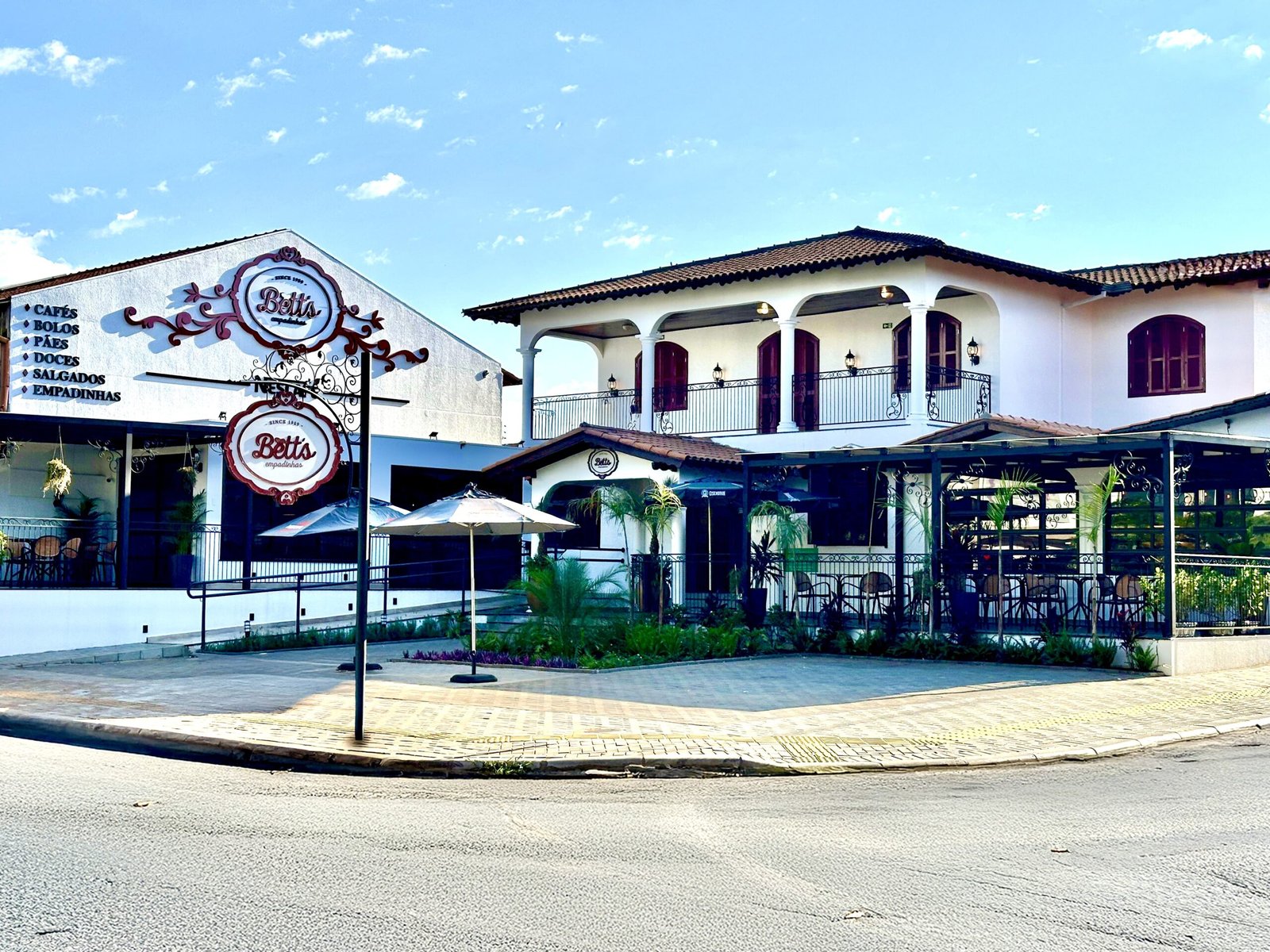 BETT'S EMPADINHAS inaugura novo espaço e revitaliza esquina na Vila A