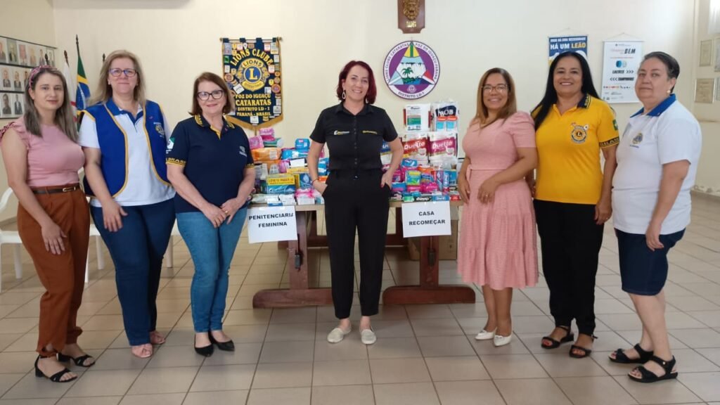 Evento Momento Rosa Foz doa kits de higiene feminina à Penitenciária e ao Projeto Recomeçar
