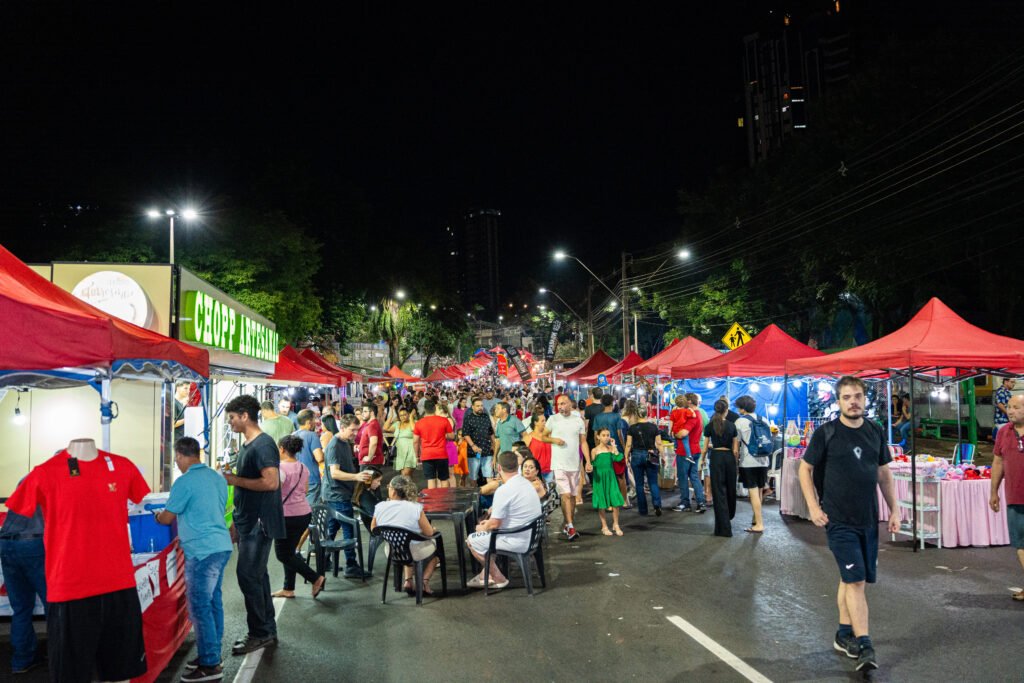 Visitantes prestigiam a Feira de Natal que funcionará todos os dias a partir das 18h, exceto às segundas-feiras. Foto Video UP PMFI