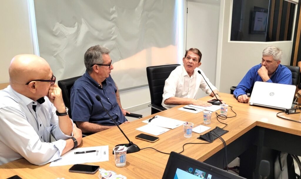 Prefeito eleito participou da reunião do Conselho Superior da ACIFI – foto divulgação
