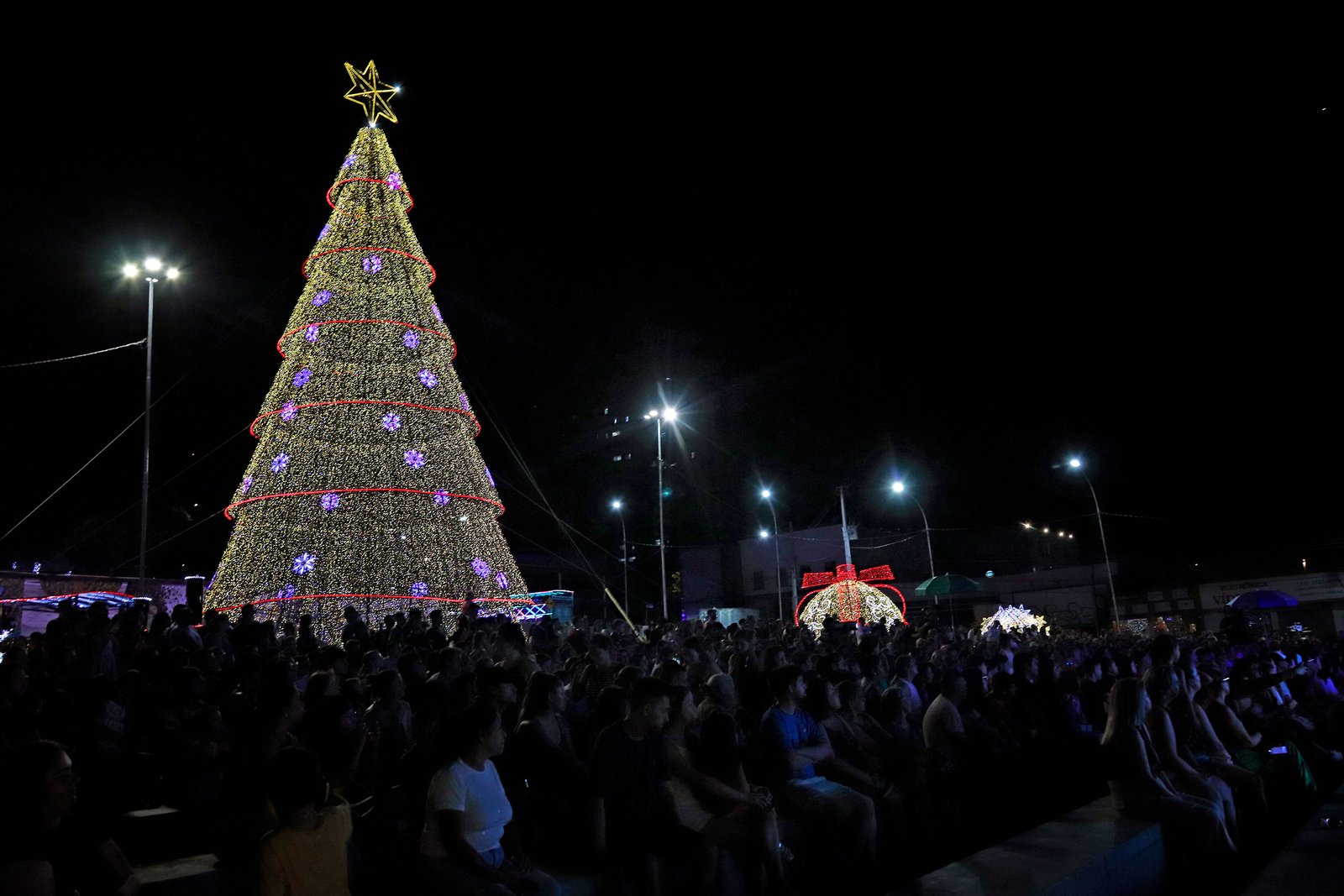Mais de 100 mil pessoas prestigiaram o Natal Águas e Luzes em Foz