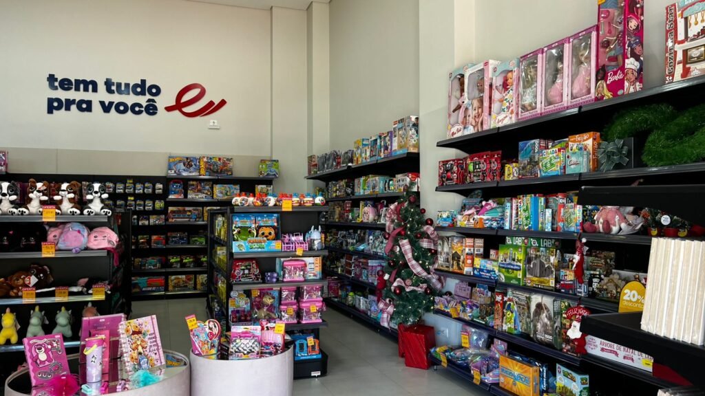 A unidade oferece materiais escolares, papelaria, itens de escritório, brinquedos, presentes, informática, impressões, cópias e encadernações.