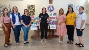 Evento Momento Rosa Foz doa kits de higiene feminina à Penitenciária e ao Projeto Recomeçar