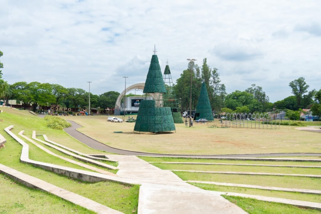 Itaipu transforma Gramadão em Vila Encantada de Natal