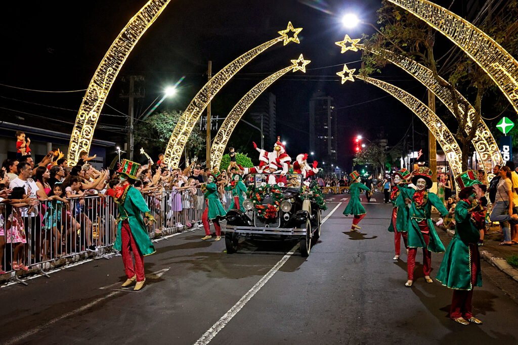 Parada de Natal será apresentada em novas sessões neste sábado (21), às 20h, e no domingo após a Cantata de Natal da Igreja São João Batista, às 20h30.