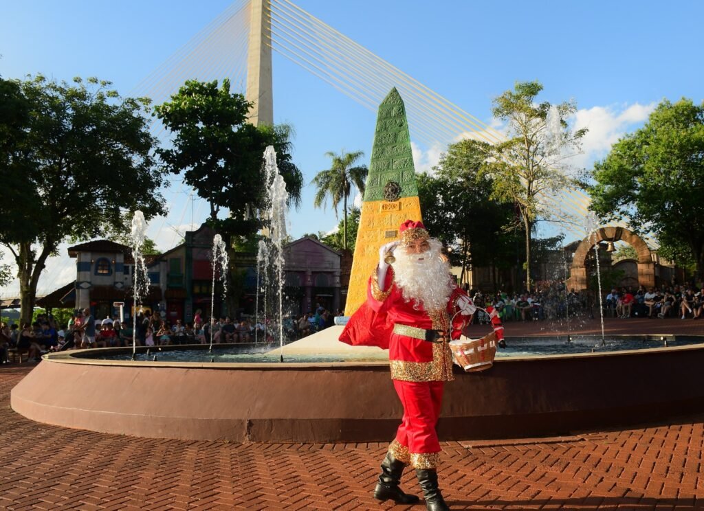 Orquestra e Papai Noel são atrações especiais no Marco das 3 Fronteiras