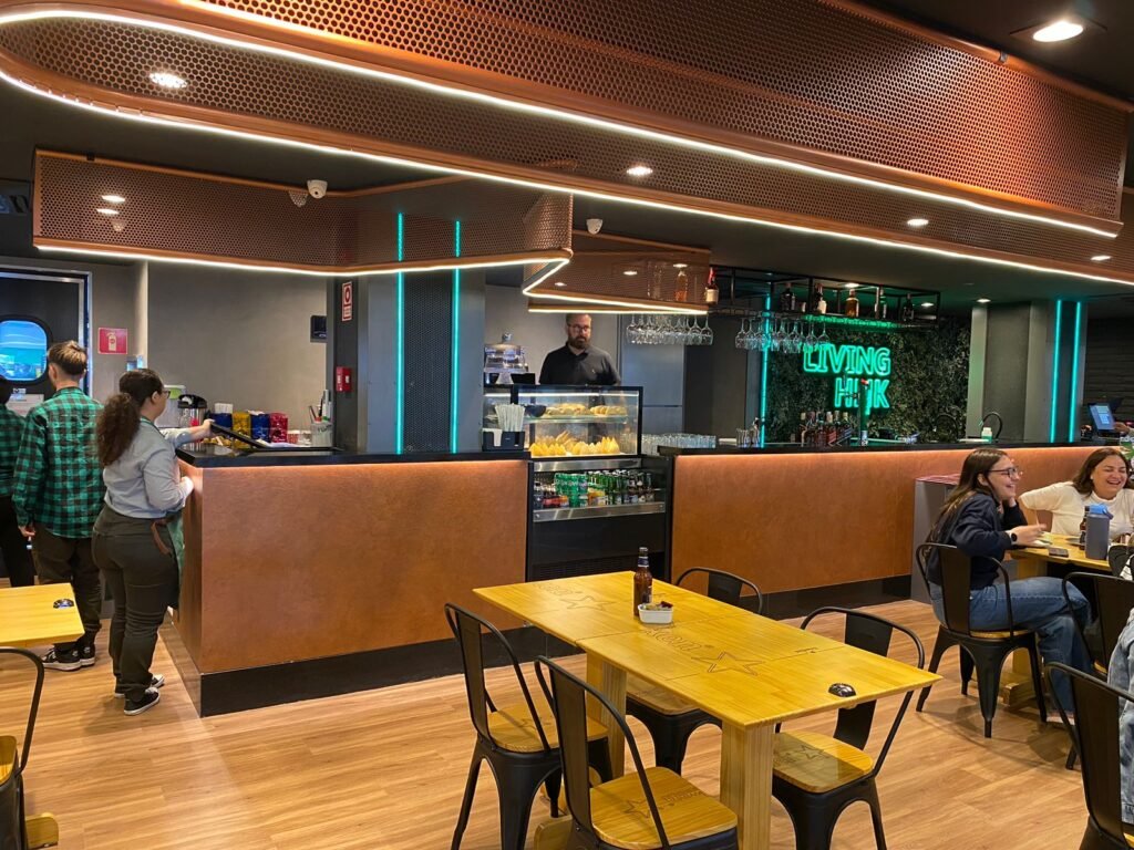 Aeroporto de Foz do Iguaçu dobra oferta de serviços