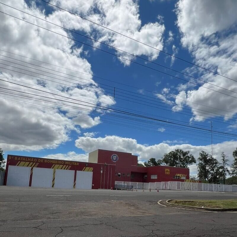 A partir de domingo, 09, o Corpo de Bombeiros da Vila A será ponto de arrecadação, de colchões, alimentos não perecíveis, água potável e produtos de higiene para vítimas do tornado em Rio Bonito do Iguaçu, PR.