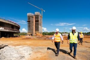 Diretor jurídico da Itaipu e diretor-geral brasileiro em exercício, Luiz Fernando Delazari (esquerda) e Ronaldo Schiavoni, coordenador técnico do Unops na obra (direita).